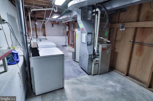 1201 Clagett Dr, Rockville MD 20851-2116 exterior