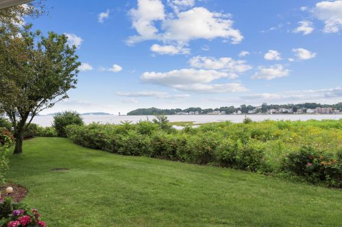 5 Ketch Ln, Quincy MA 02171 exterior