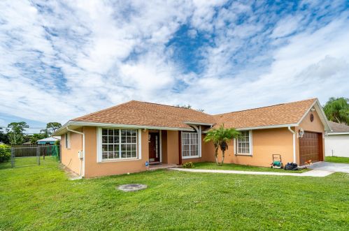 1326 Janette Ave, Fort Pierce, FL 34953-1221