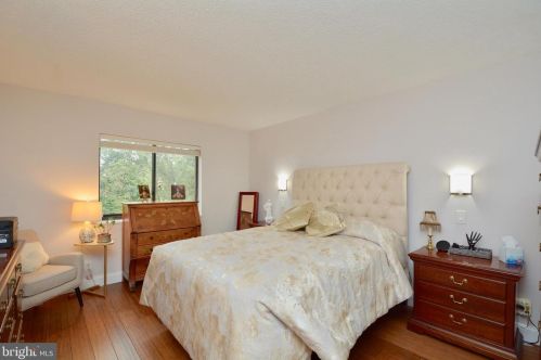 5902 Mount Eagle Dr, Alexandria VA 22303-2513 exterior