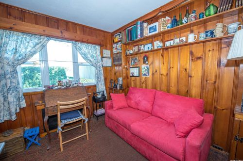 22 Darewood Ln, Valley Stream NY 11581-2408 exterior