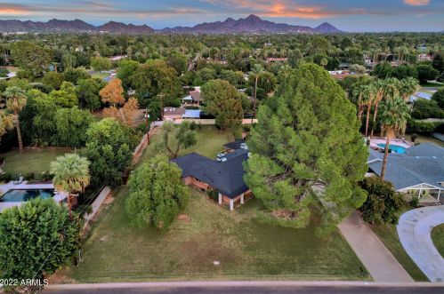 8051 14 Ave, Phoenix AZ 85023-2585 exterior