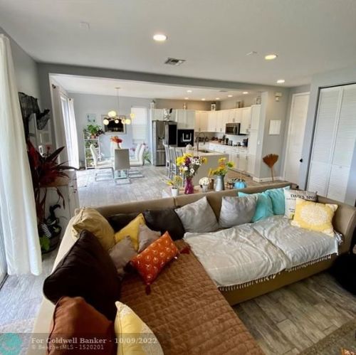 12049 Knightsbridge Ln, Fort Pierce FL 34987-2731 exterior