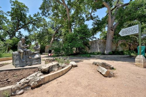 810 Christopher St, Austin TX 78704-1619 exterior