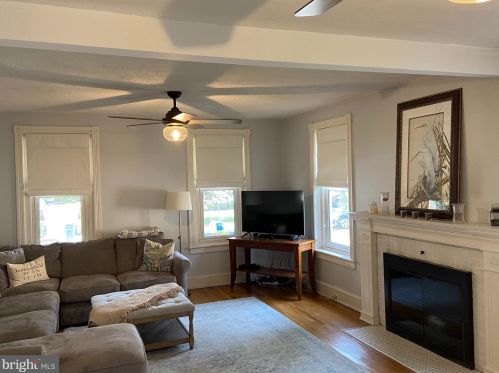 19 Summit Ave, Tavistock NJ  08033-3315 exterior