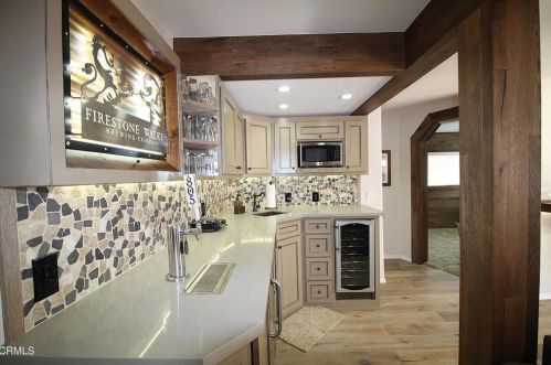 3715 Sunset Ln, Oxnard CA 93035-4133 exterior