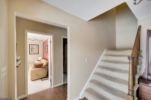 25 Crawford St, West Milford Lakes, NJ 07480-1603