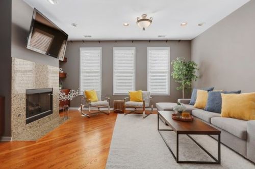 648 Oak St, Chicago IL  60610-7298 exterior