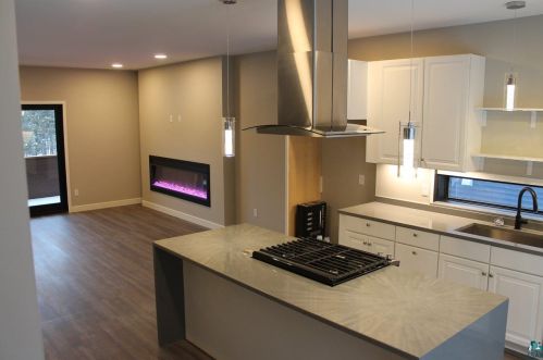 3631 London Rd, Duluth MN 55812-2125 exterior