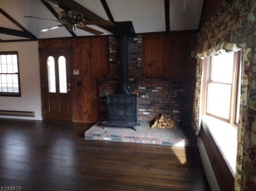 85 Lakeside Dr, Wantage NJ  07461-4360 exterior