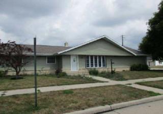2402 Division St, Manitowoc, WI 54220-6032