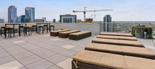 303 Ohio St, Chicago IL  60654-7963 exterior