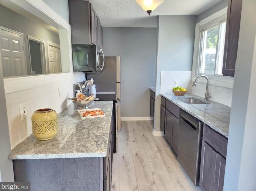 900 Edgerly Rd, Glen Burnie MD 21060-7305 exterior