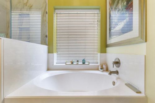 10 Misty Dawn Dr, Conroe TX 77385-3650 exterior