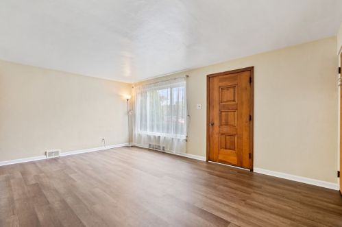 490 Ridgemont Dr, Pittsburgh, PA 15220-5233