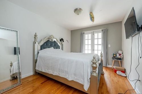 832 Swinton Ave, Bronx NY 10465-1920 exterior