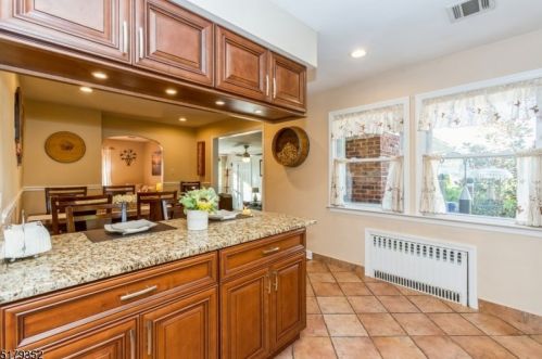 26 Acorn Dr, Clark NJ 07066-2109 exterior