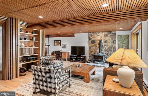 2230 Deerfield Dr, Media PA 19063-1834 exterior