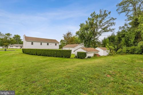 6 Kennedy Dr, Cookstown NJ 08511-1120 exterior