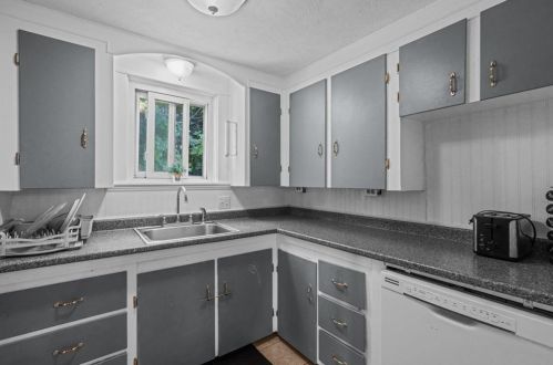 136 Tiogue Ave, Coventry RI 02816-5580 exterior