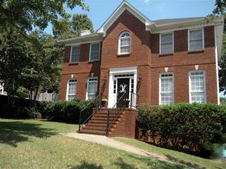 1613 Russet Crest Cir, Birmingham, AL 35244-4217