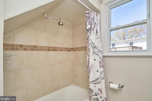 1000 Crawford Dr, Rockville MD  20851-1605 exterior