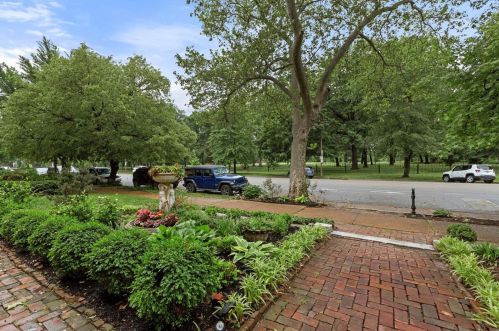 1424 Mississippi Ave, Saint Louis MO 63104-2533 exterior