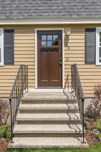89 Weybossett St, Methuen, MA 01844-1539