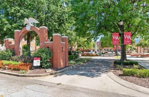 2020 Cambridge Ave, Atlanta GA 30337-1816 exterior