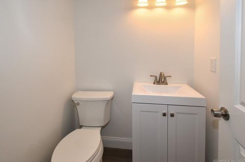 18 Westerly Dr, Enfield CT 06082-4031 exterior