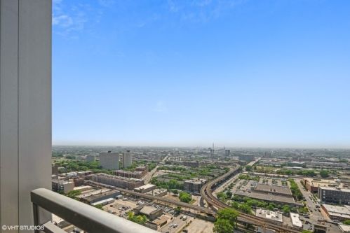 1720 Michigan Ave, Chicago IL  60616-1465 exterior