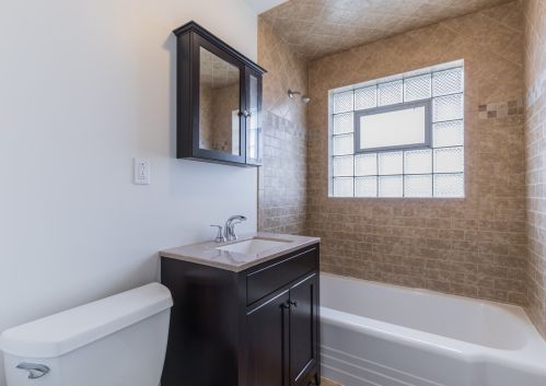 3942 85th St, Chicago, IL 60652-3739