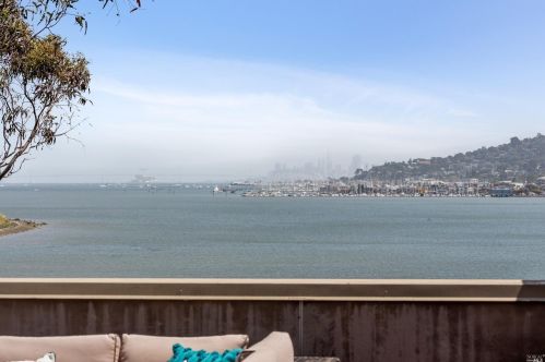 2 De Silva Is Dr, Mill Valley CA 94941-3004 exterior