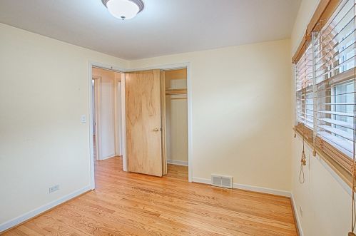 4668 Devon Ave, Chicago IL 60712-4420 exterior