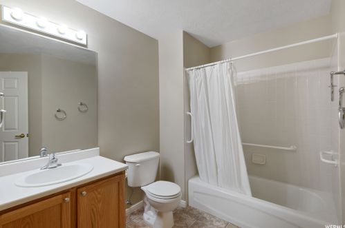 2088 Jordan Villa Dr, Taylorsville UT 84088-6703 exterior