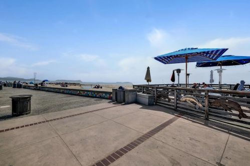 307 Capitola Ave, Capitola CA 95010-2845 exterior