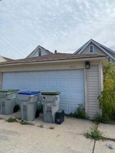 4221 26th St, Milwaukee, WI 53221-2245