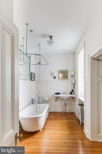 5800 Greene St, Philadelphia PA  19144-2704 exterior