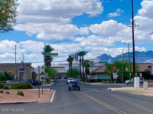 174 Randolph Way, Tucson AZ 85716-5832 exterior