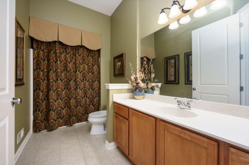 8690 Oakland Hl Cir, Kalamazoo MI 49024-5298 exterior