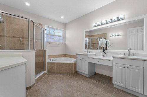 57 Lancaster Rd, Boynton Beach FL 33426-8431 exterior