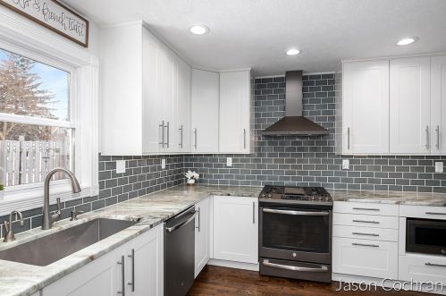 907 Wealthy St, Grand Rapids MI 49506-1515 exterior