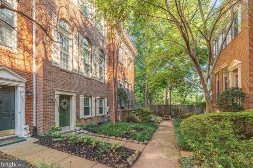 2456 Garnett Dr, Alexandria VA  22311-4908 exterior