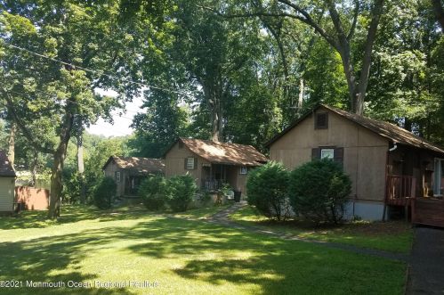 209 Pond Rd, East Freehold NJ 07728-1319 exterior