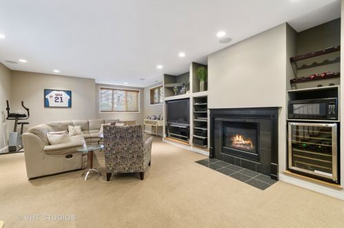 2647 Marshfield Ave, Chicago IL 60614-1001 exterior