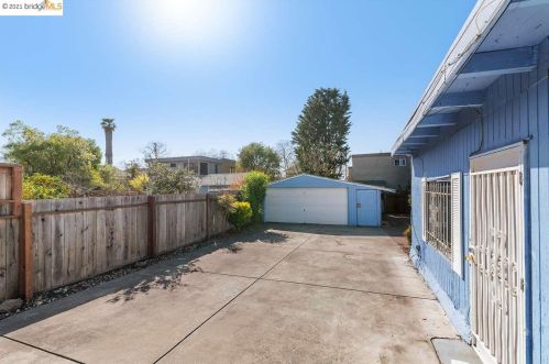 2122 10th St, Berkeley CA 94710-2145 exterior