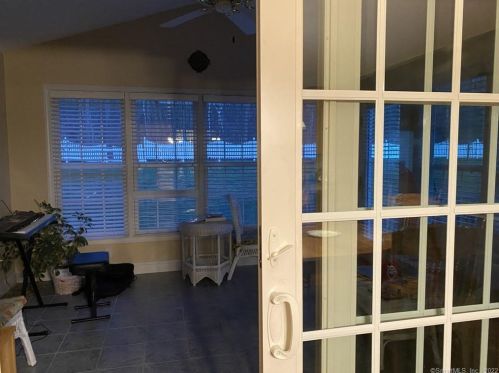 478 Taylor Rd, Enfield CT 06082-4047 exterior