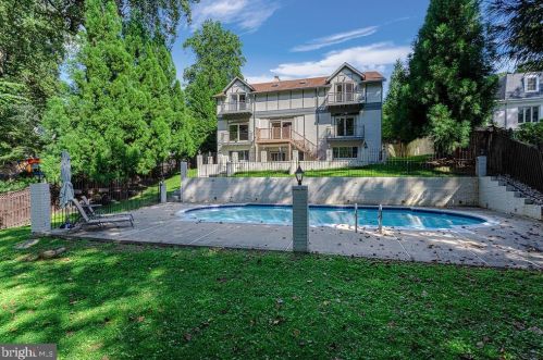 1515 Highwood Dr, Mc Lean VA  22101-5800 exterior