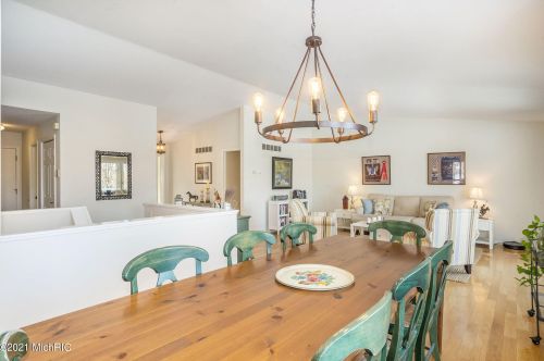 2484 Knapp St, Grand Rapids MI 49505-4417 exterior