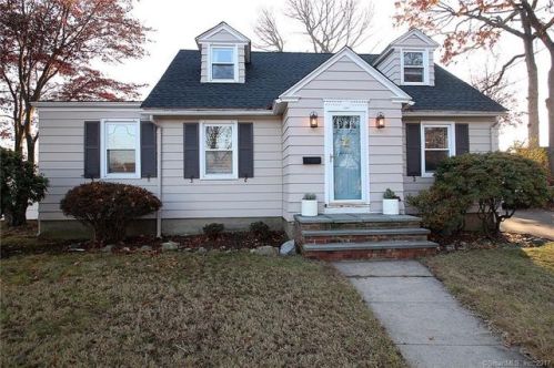 27 Kohary Dr, Milford, CT 06460-4949